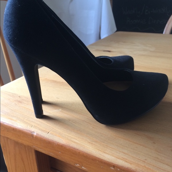 Classic Black Velvet Heels - Picture 2 of 2